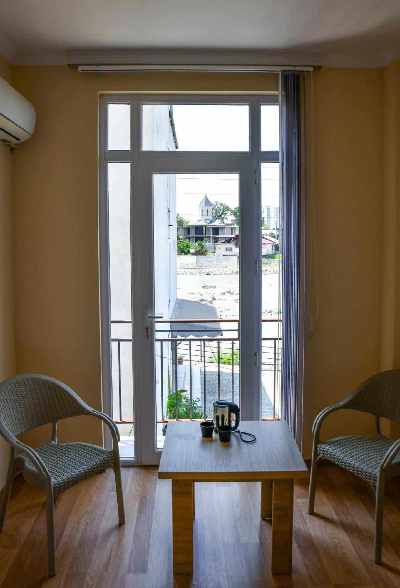 Just Inn Kutaisi Exterior photo